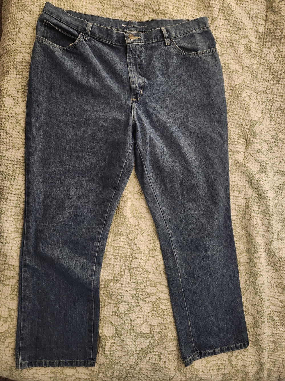 Lee Women's Dark Blue Straight-Leg Jeans. Size 16 Short